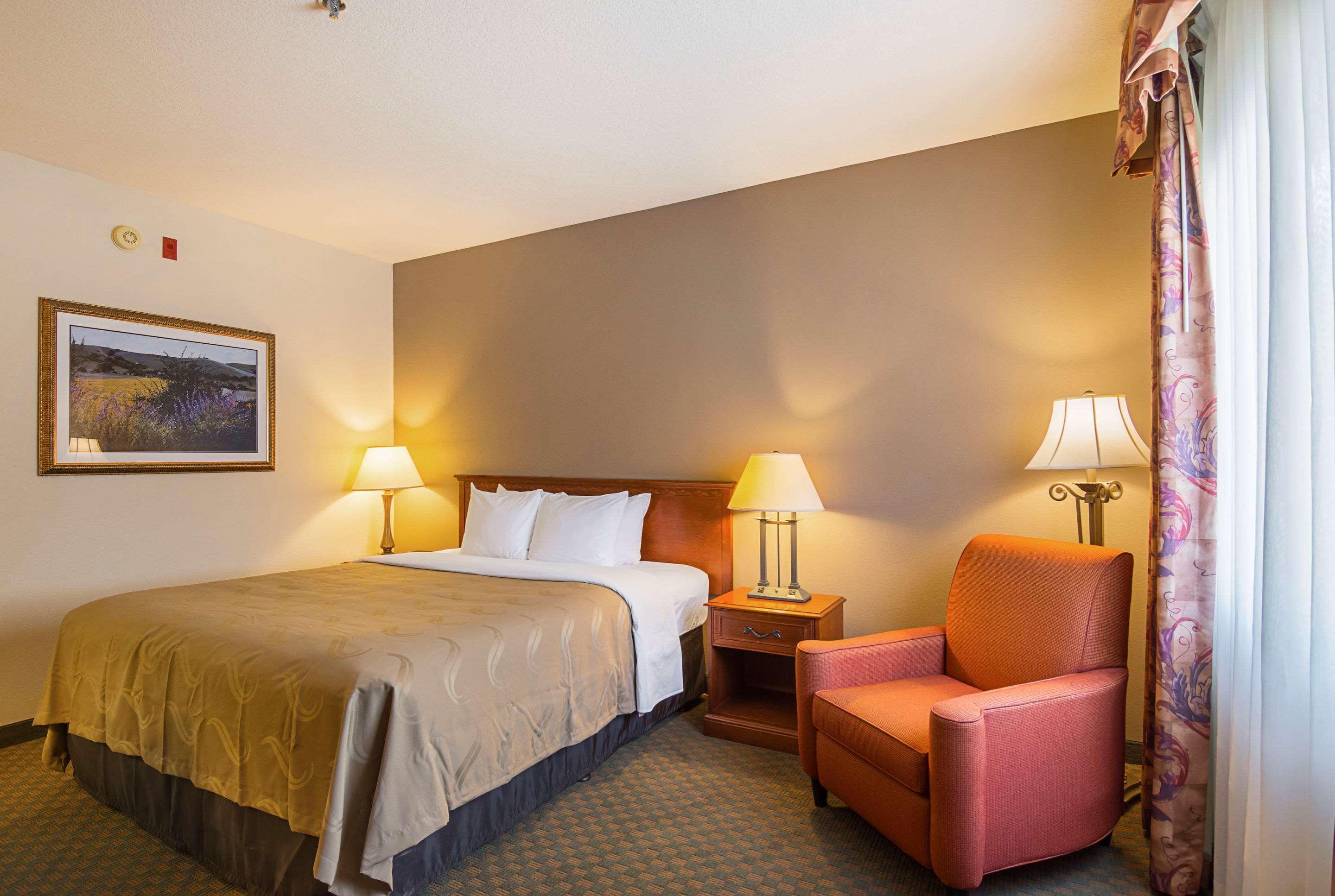 Quality Inn Fresno Yosemite Airport Bagian luar foto