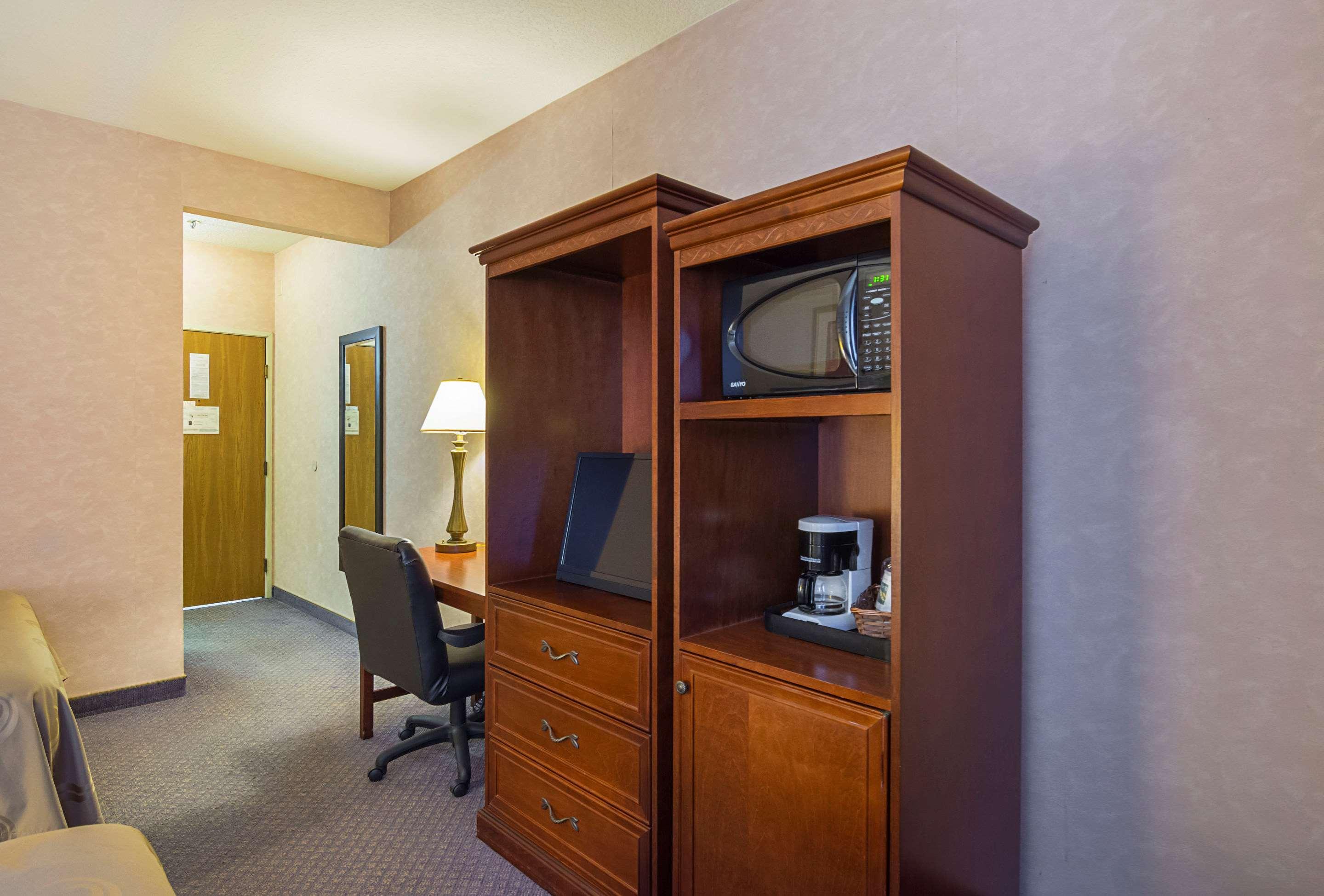Quality Inn Fresno Yosemite Airport Bagian luar foto