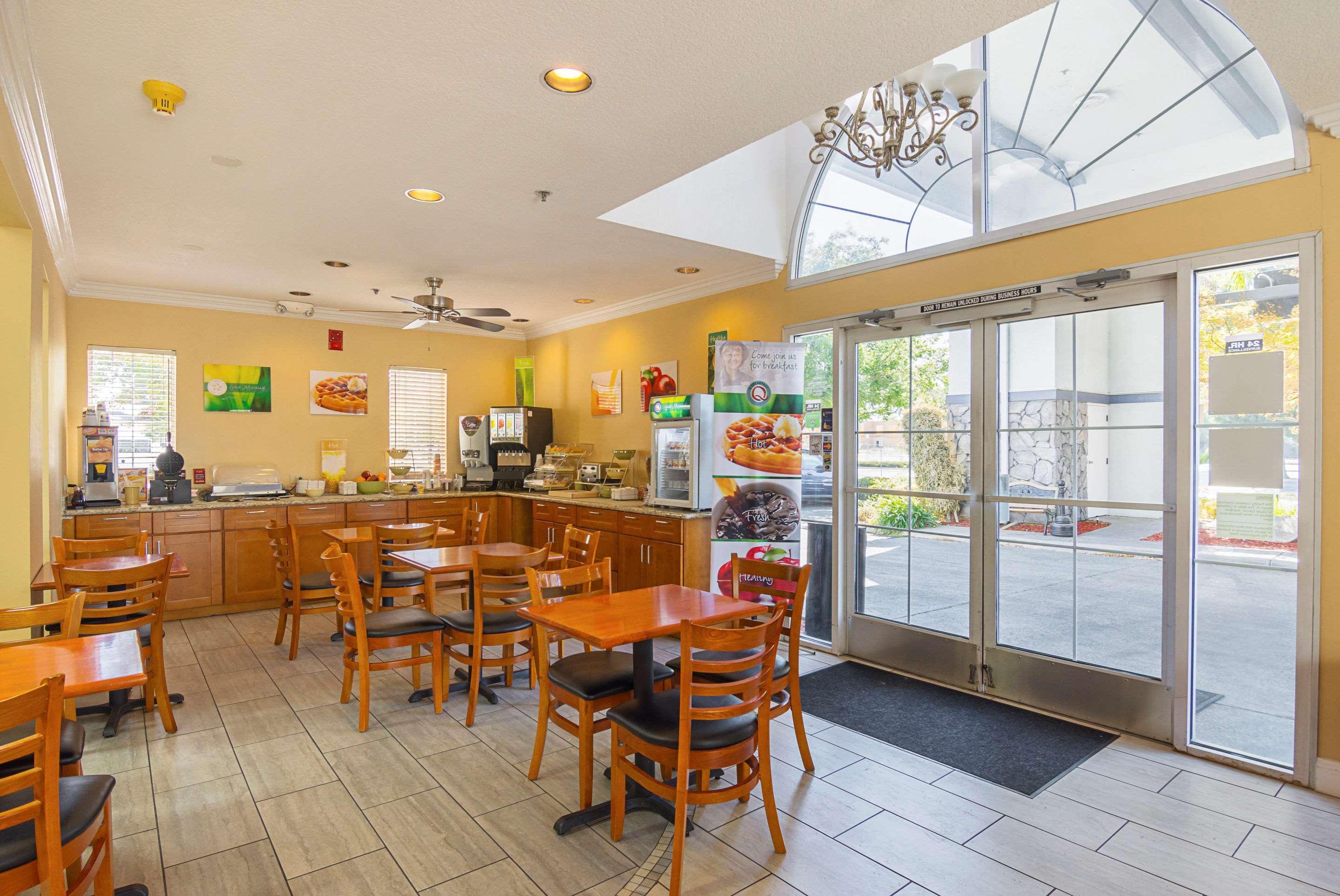 Quality Inn Fresno Yosemite Airport Bagian luar foto