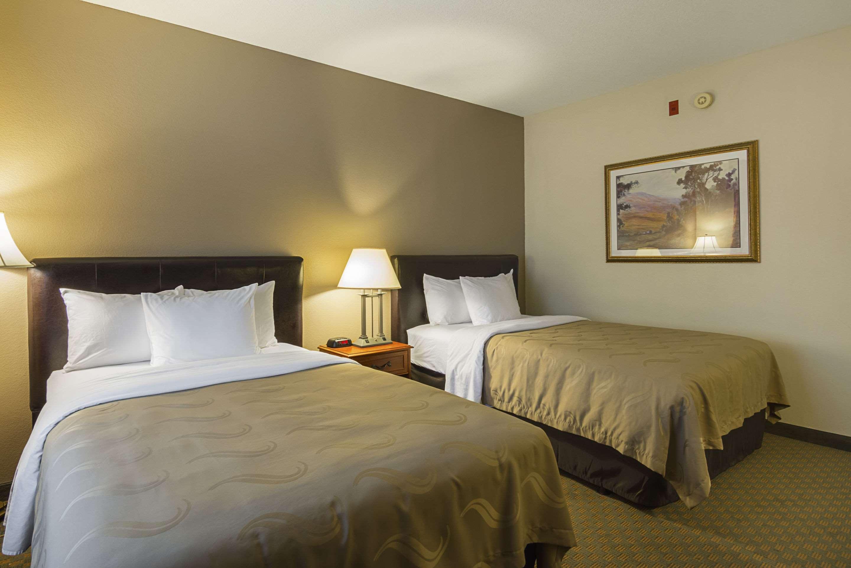 Quality Inn Fresno Yosemite Airport Bagian luar foto