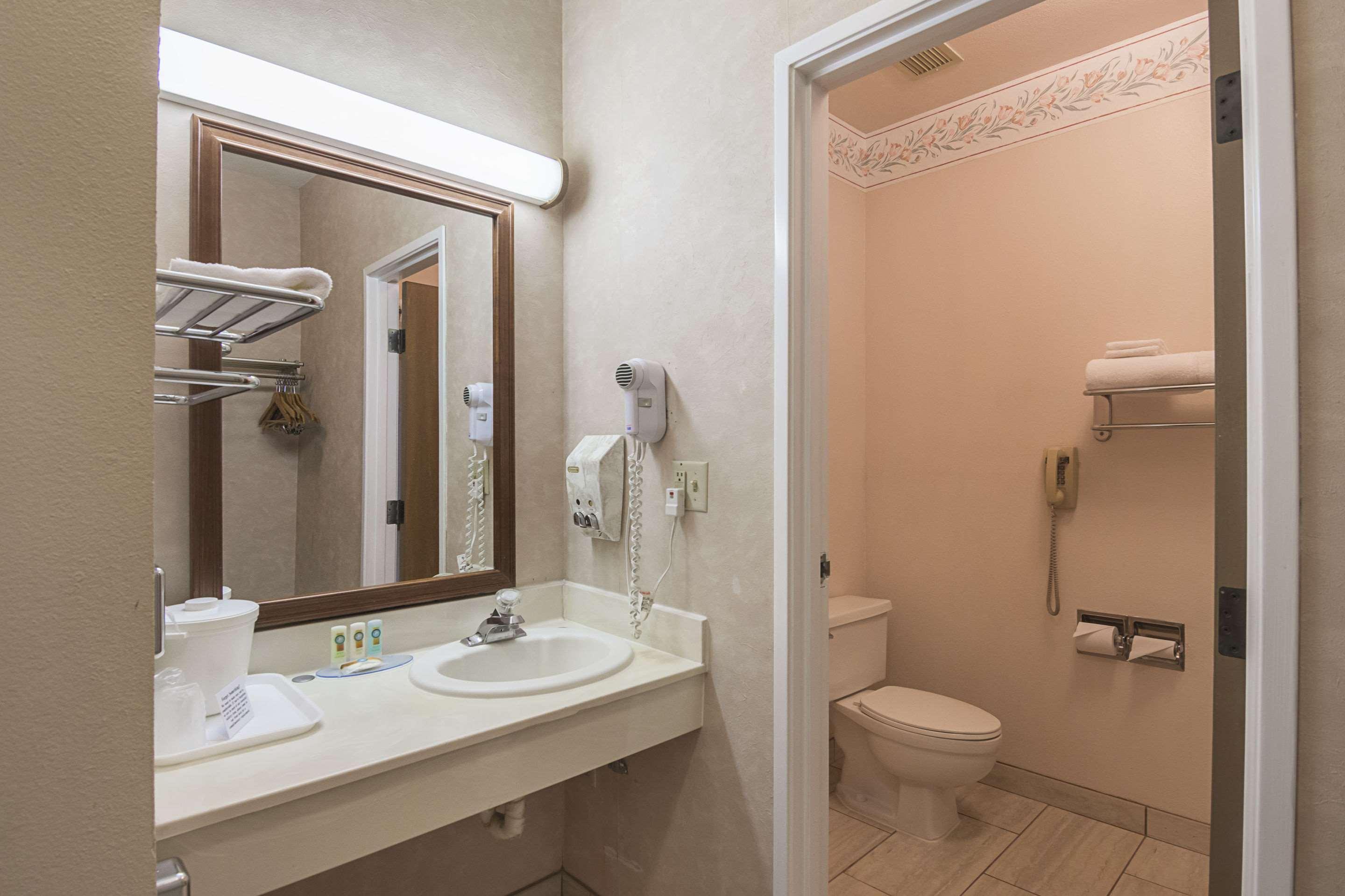Quality Inn Fresno Yosemite Airport Bagian luar foto