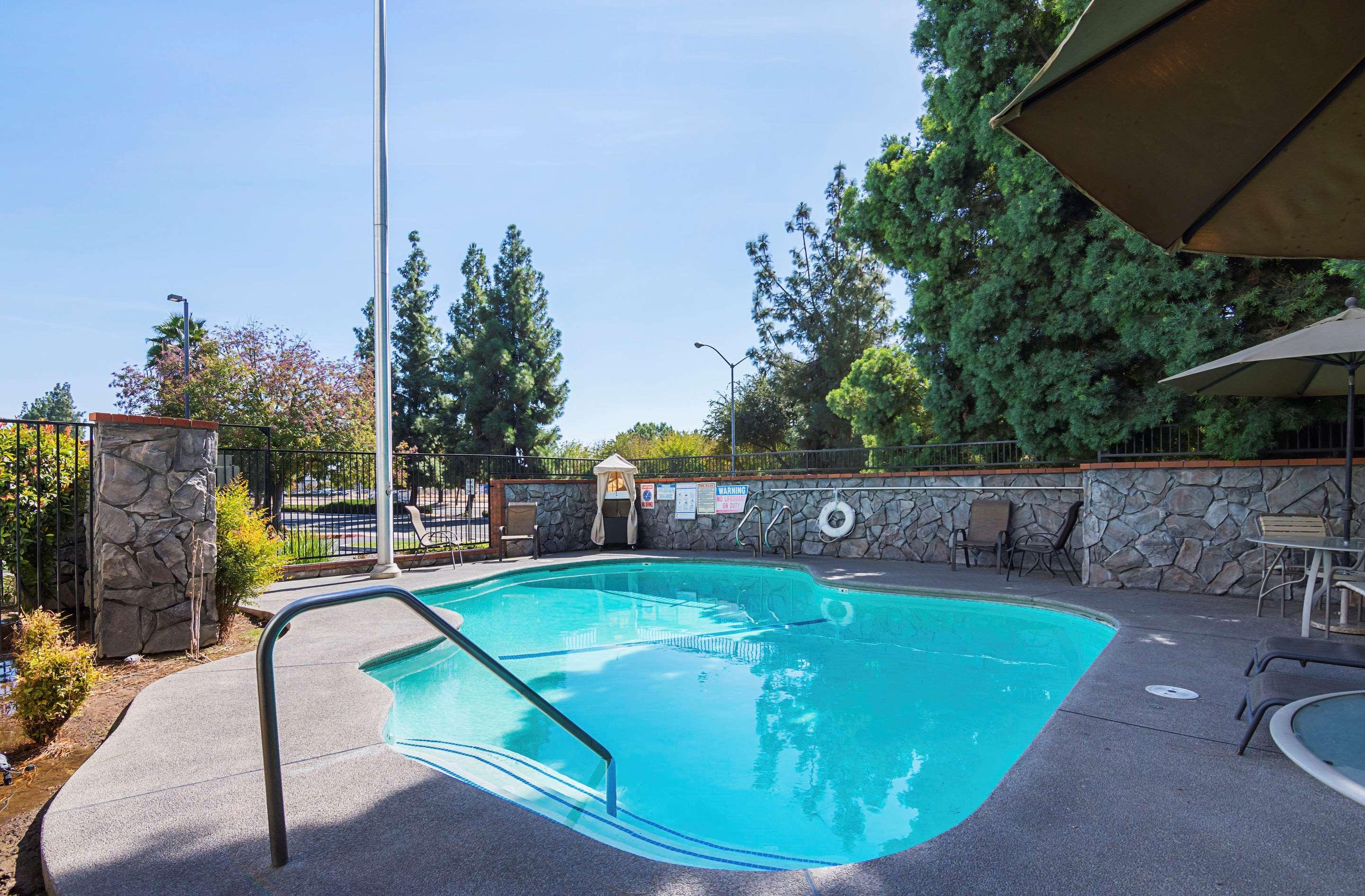 Quality Inn Fresno Yosemite Airport Bagian luar foto