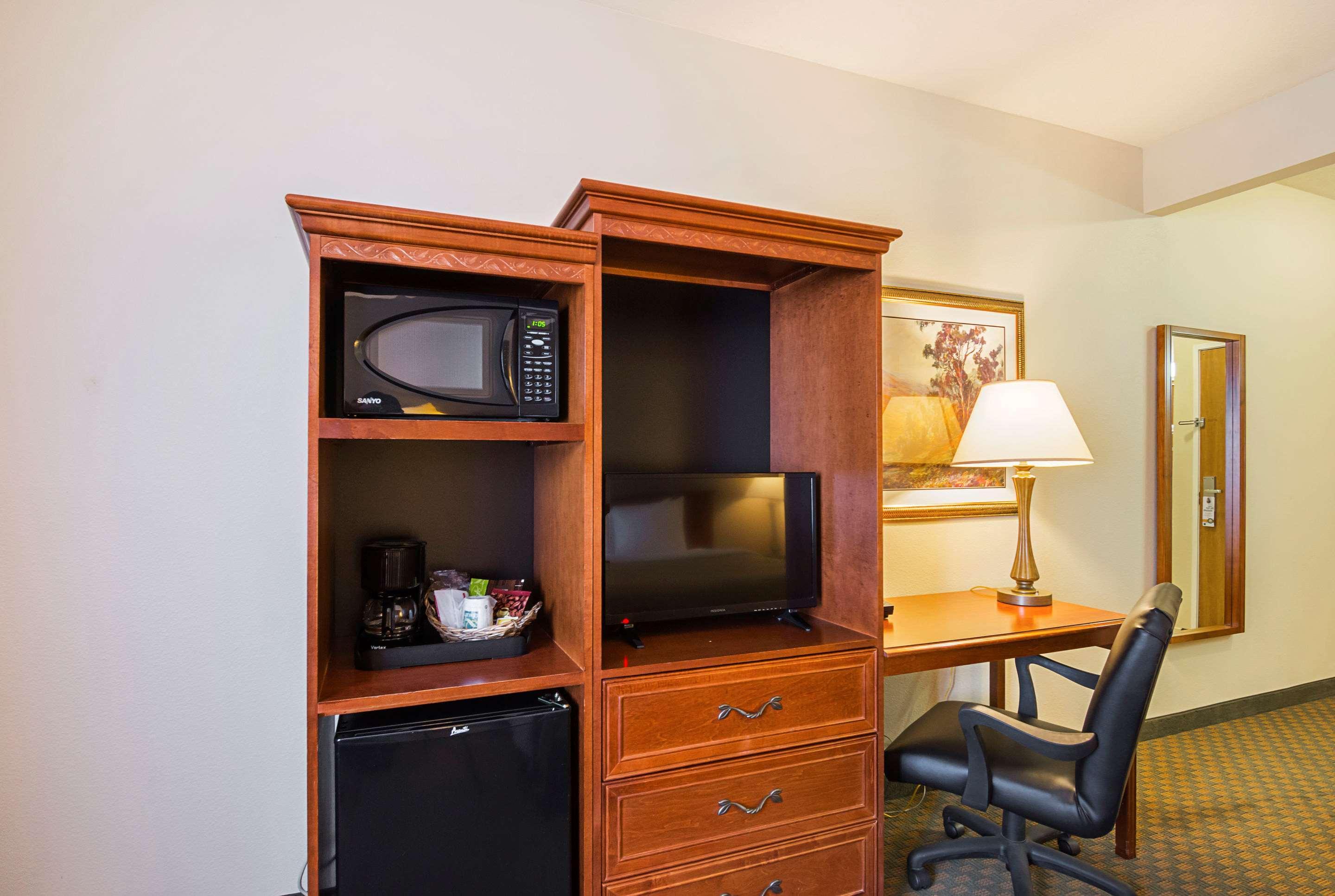 Quality Inn Fresno Yosemite Airport Bagian luar foto