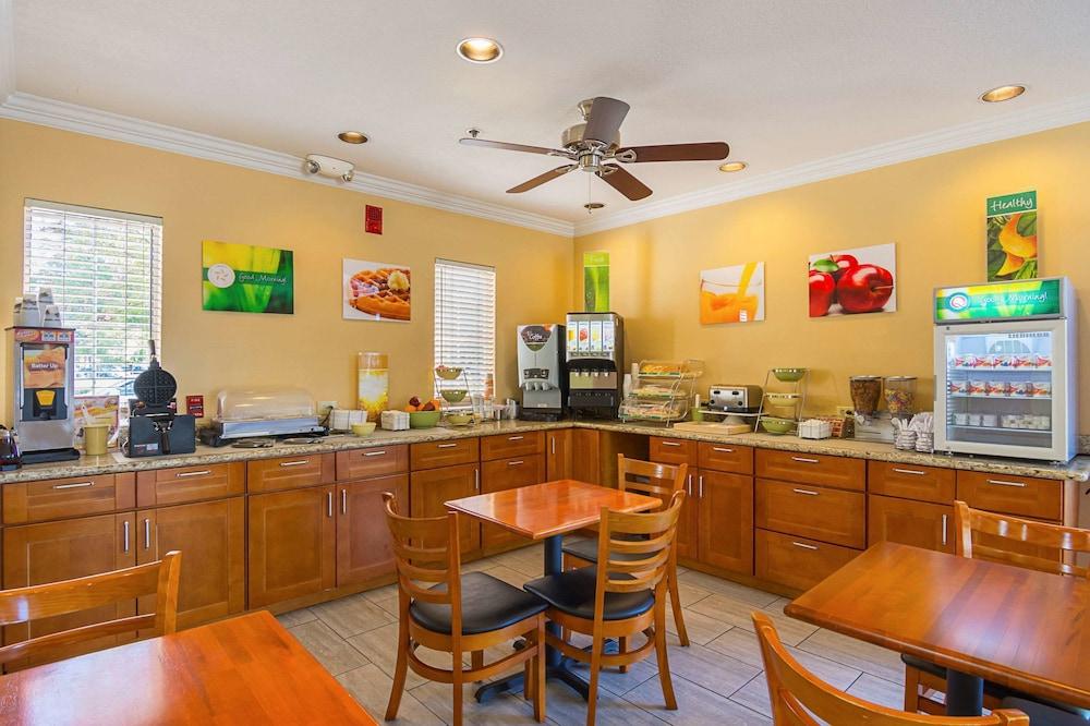 Quality Inn Fresno Yosemite Airport Bagian luar foto