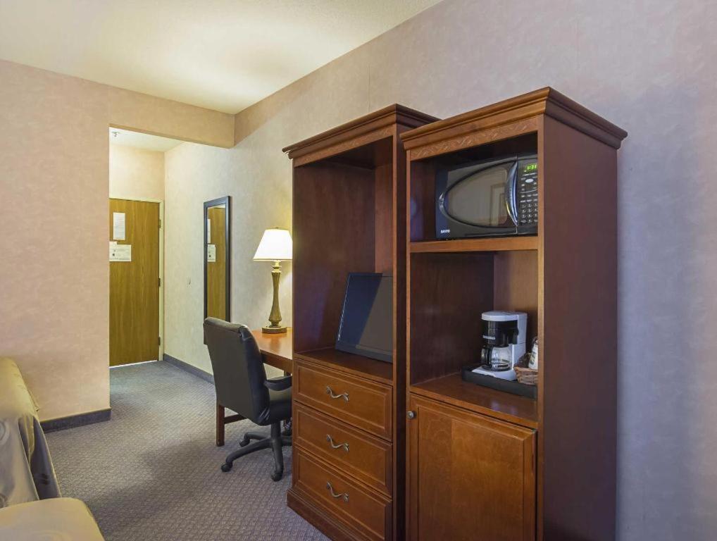 Quality Inn Fresno Yosemite Airport Bagian luar foto