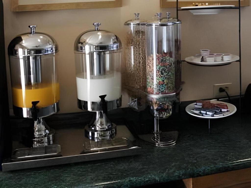 Quality Inn Fresno Yosemite Airport Bagian luar foto