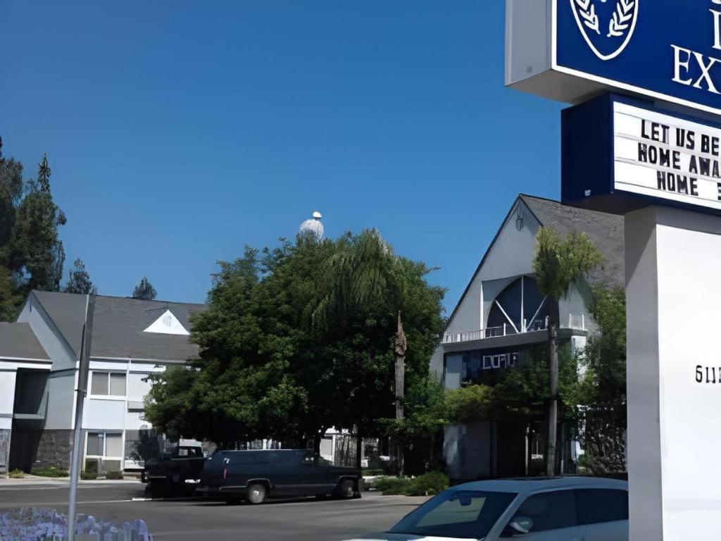Quality Inn Fresno Yosemite Airport Bagian luar foto