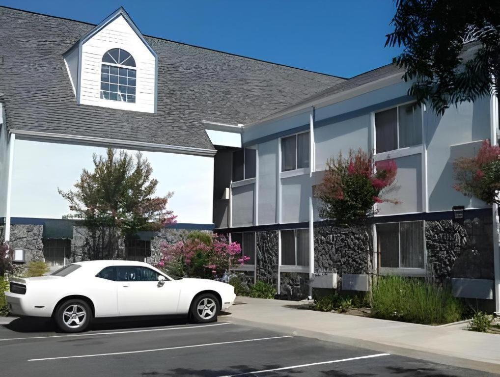 Quality Inn Fresno Yosemite Airport Bagian luar foto