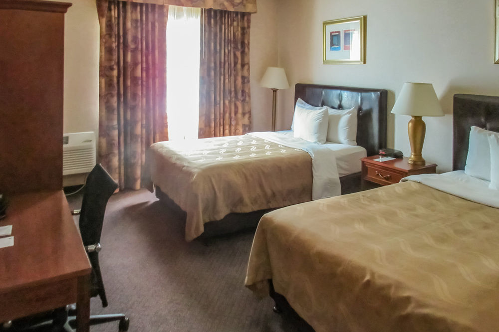 Quality Inn Fresno Yosemite Airport Bagian luar foto