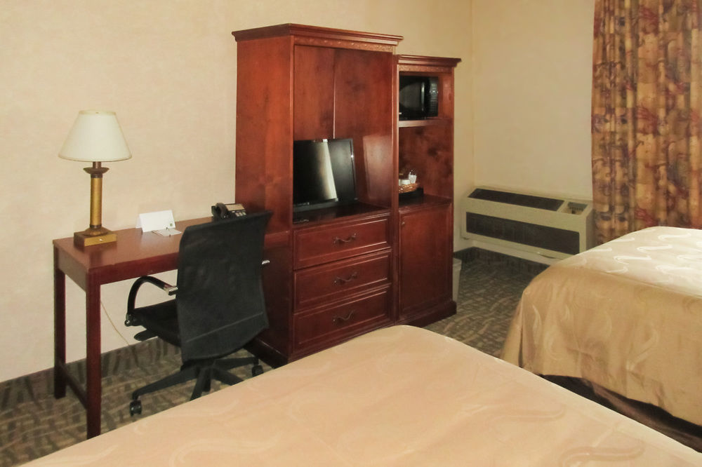 Quality Inn Fresno Yosemite Airport Bagian luar foto