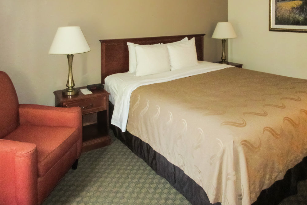 Quality Inn Fresno Yosemite Airport Bagian luar foto