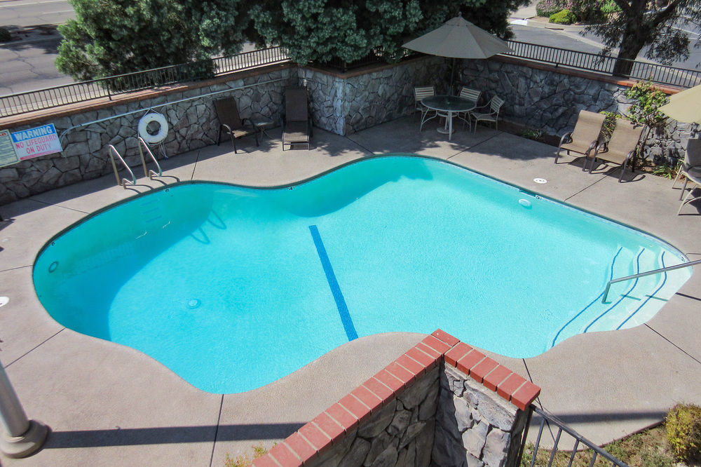 Quality Inn Fresno Yosemite Airport Bagian luar foto